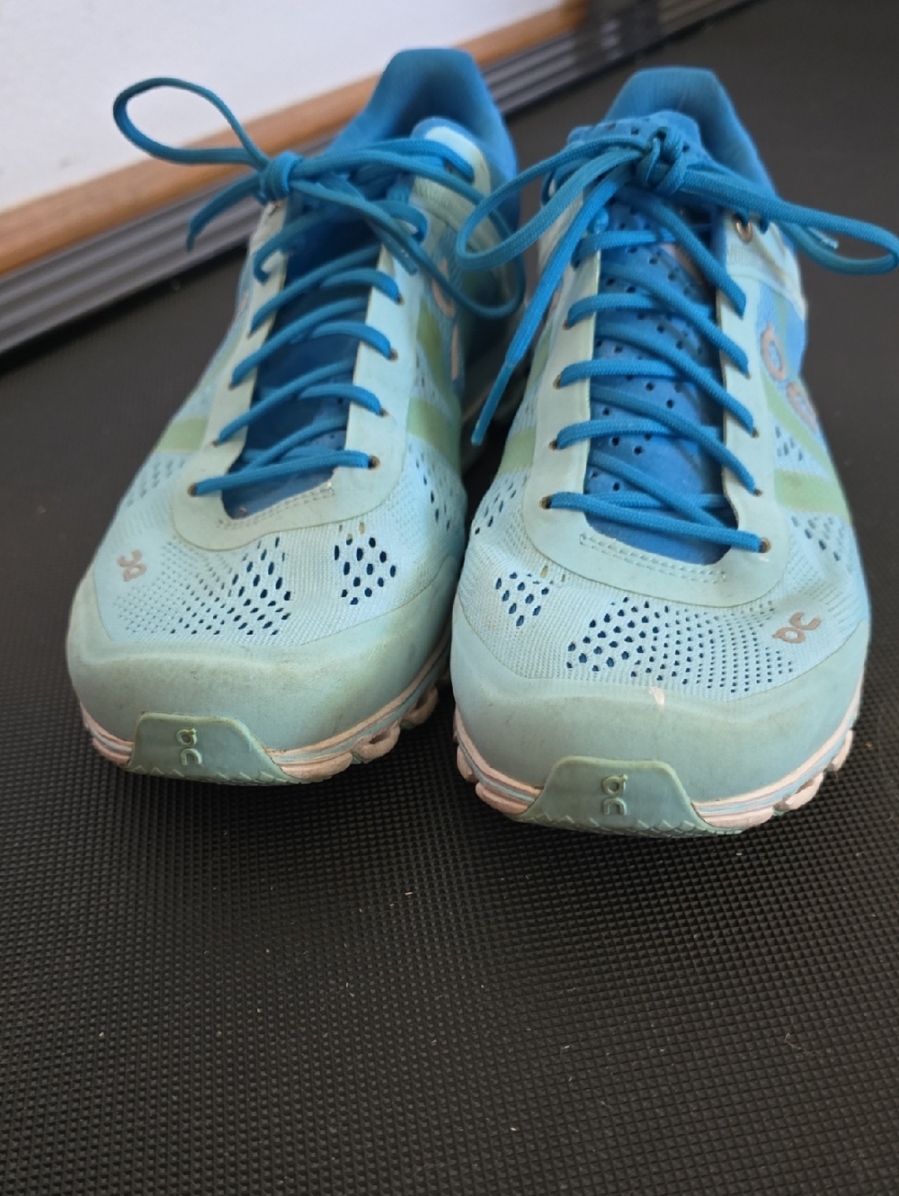 On Running Cloudflow Women's Light Blue and Teal Mesh Running Shoes - Picture 4 of 4